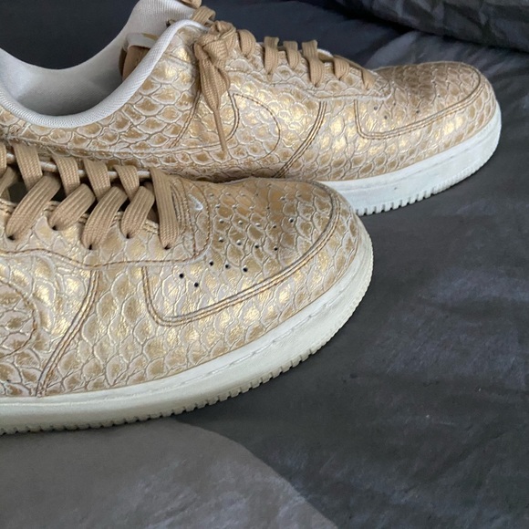 Nike shoes - Picture 2 of 3